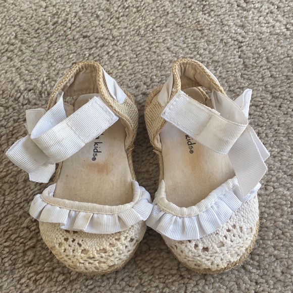 3 Pair of Kids Shoes - Picture 8 of 11